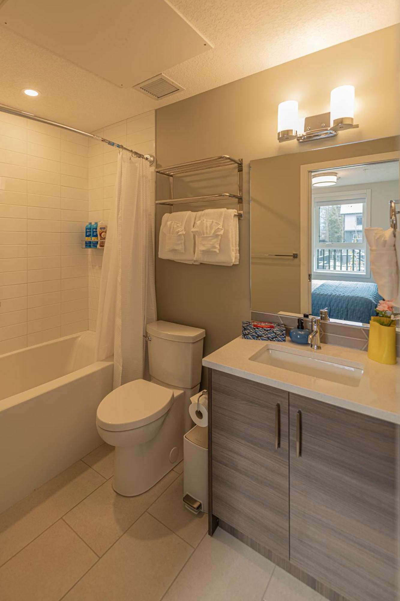 Apartment Three Townhouse Combo - Family Mountain Retreats *