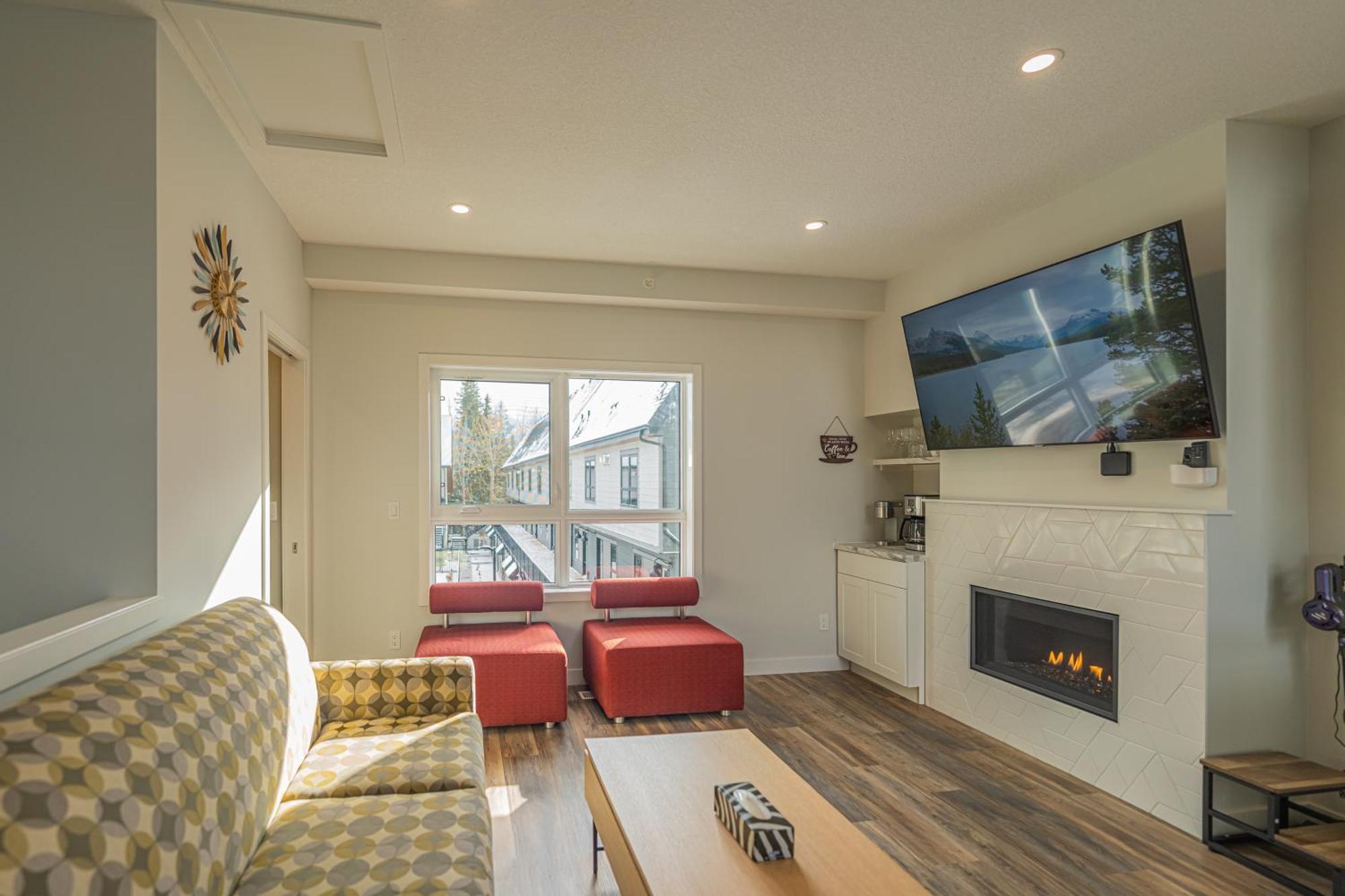 Three Townhouse Combo - Family Mountain Retreats Apartment Canmore