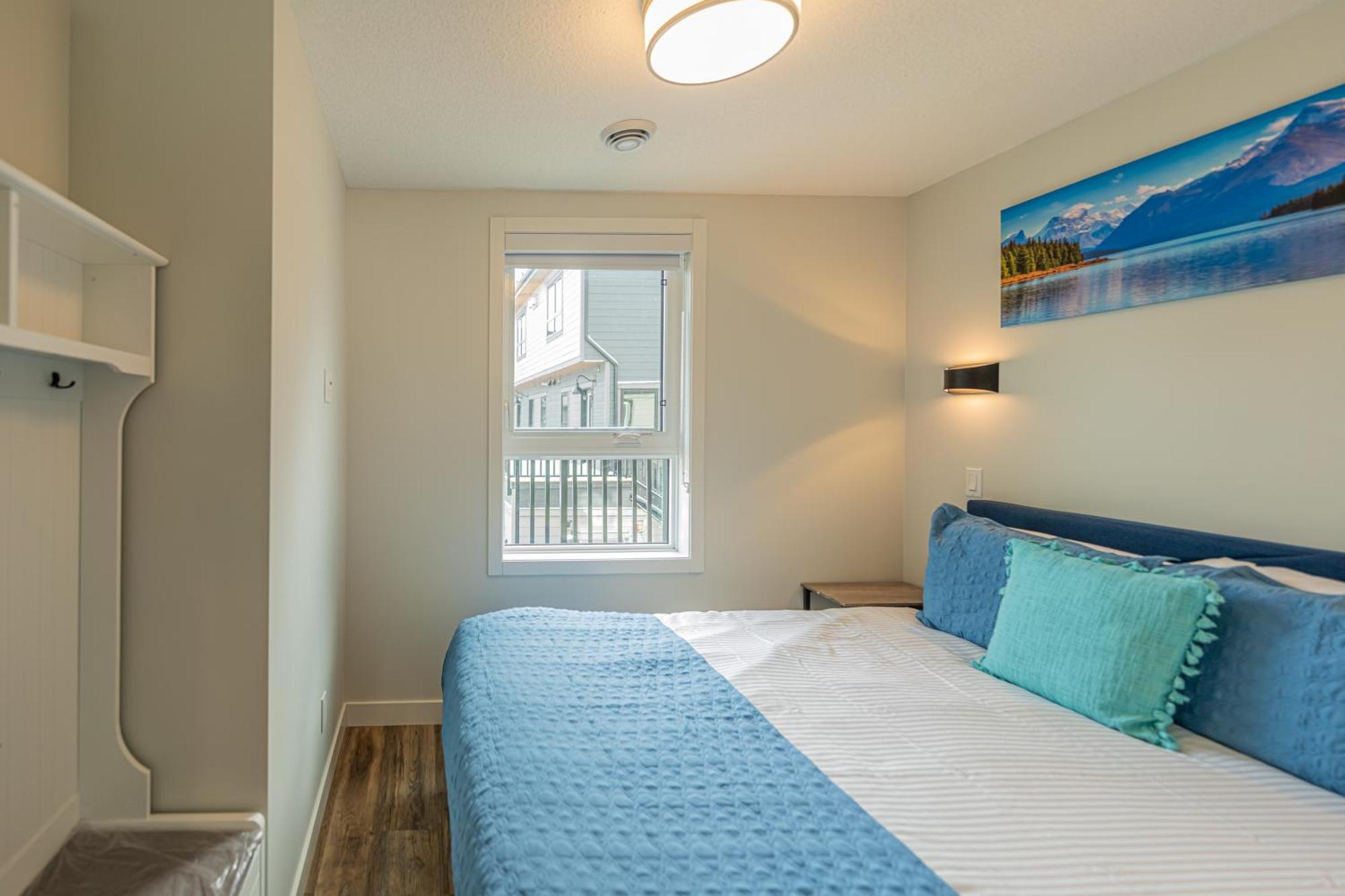 Three Townhouse Combo - Family Mountain Retreats Apartment Canmore