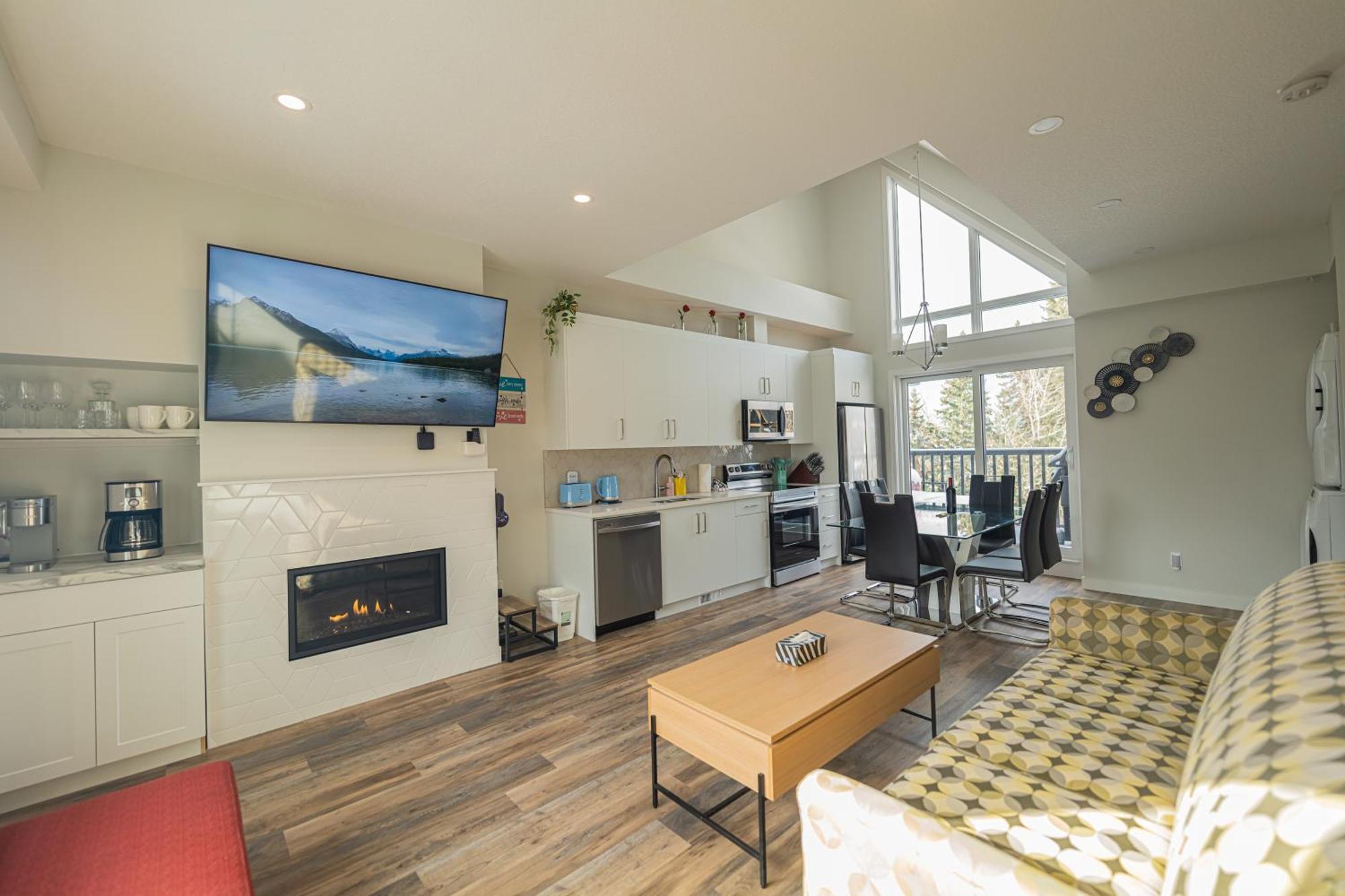 Apartment Three Townhouse Combo - Family Mountain Retreats