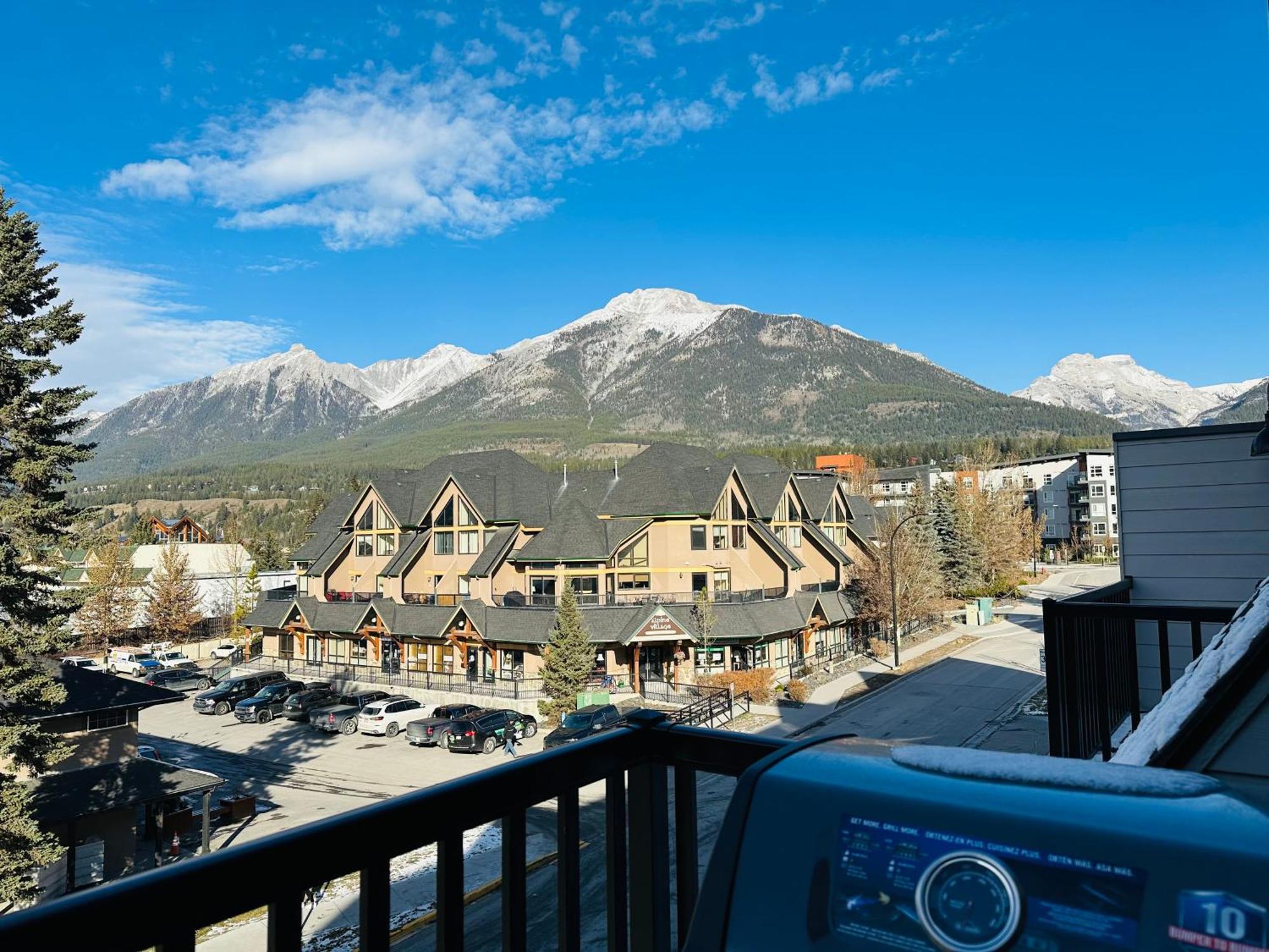 Apartment Three Townhouse Combo - Family Mountain Retreats Canmore